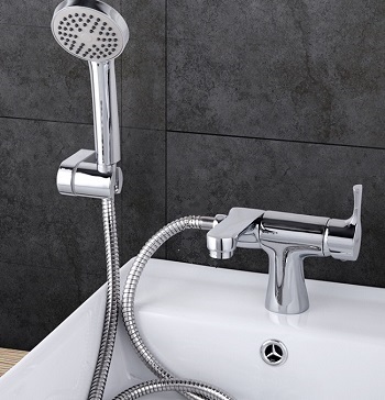 Универсальный смеситель для умывальника с выводом для гигиенического душа