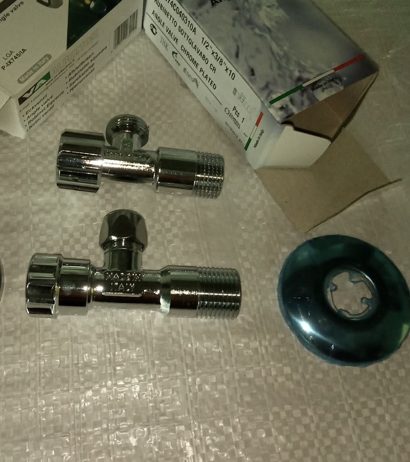 Краны угловые полдюйма и три восьмых