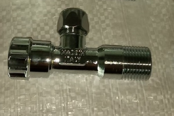 Кран угловой с цангой